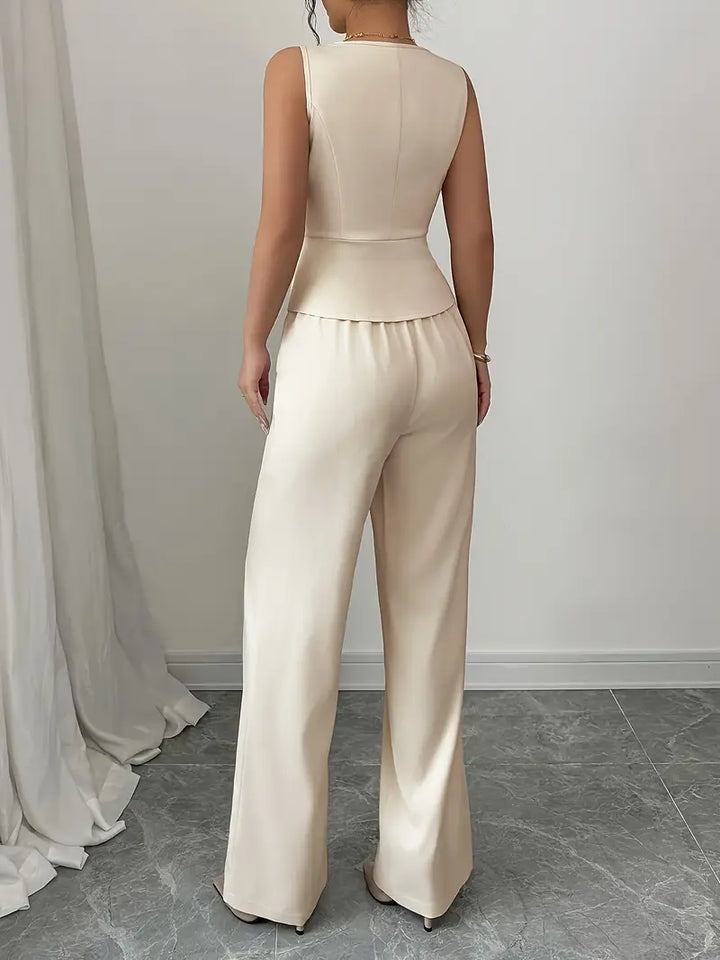 Ensemble femme avec haut sans manches, décolleté en V, patte de boutonnage et pantalon large long