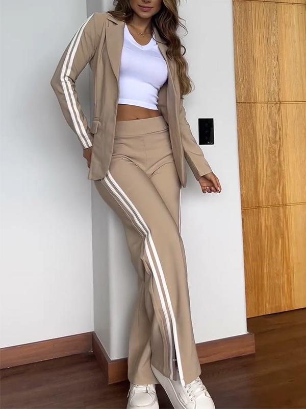 Ensemble femme avec blazer et pantalon à rayures latérales