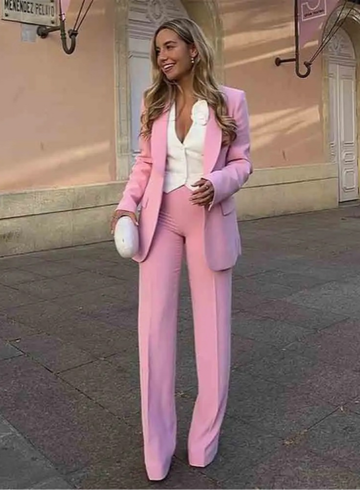 Ensemble femme avec blazer et pantalon