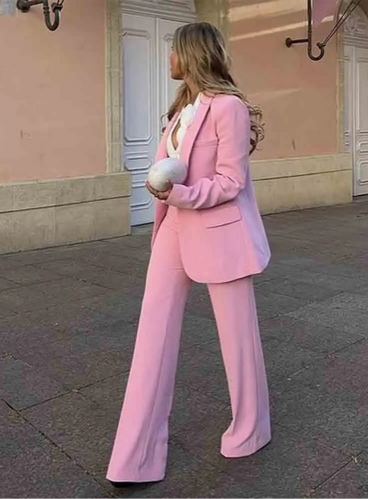 Ensemble femme avec blazer et pantalon