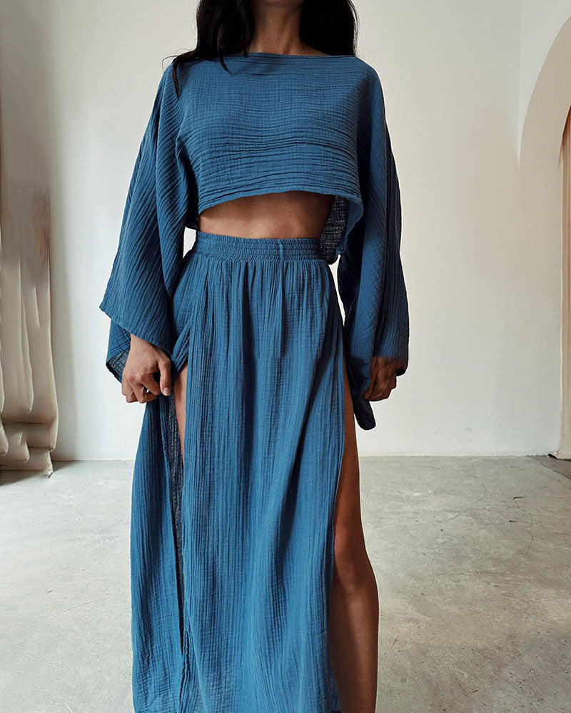Ensemble femme avec crop-top et maxi-jupe fendue sur le côté