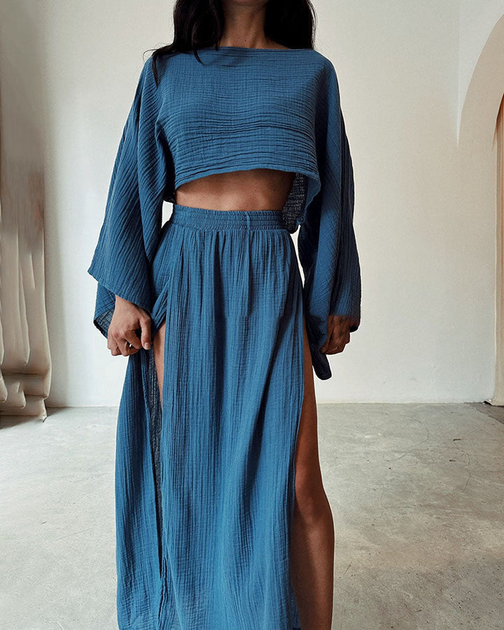 Ensemble femme avec crop-top et jupe maxi fendue