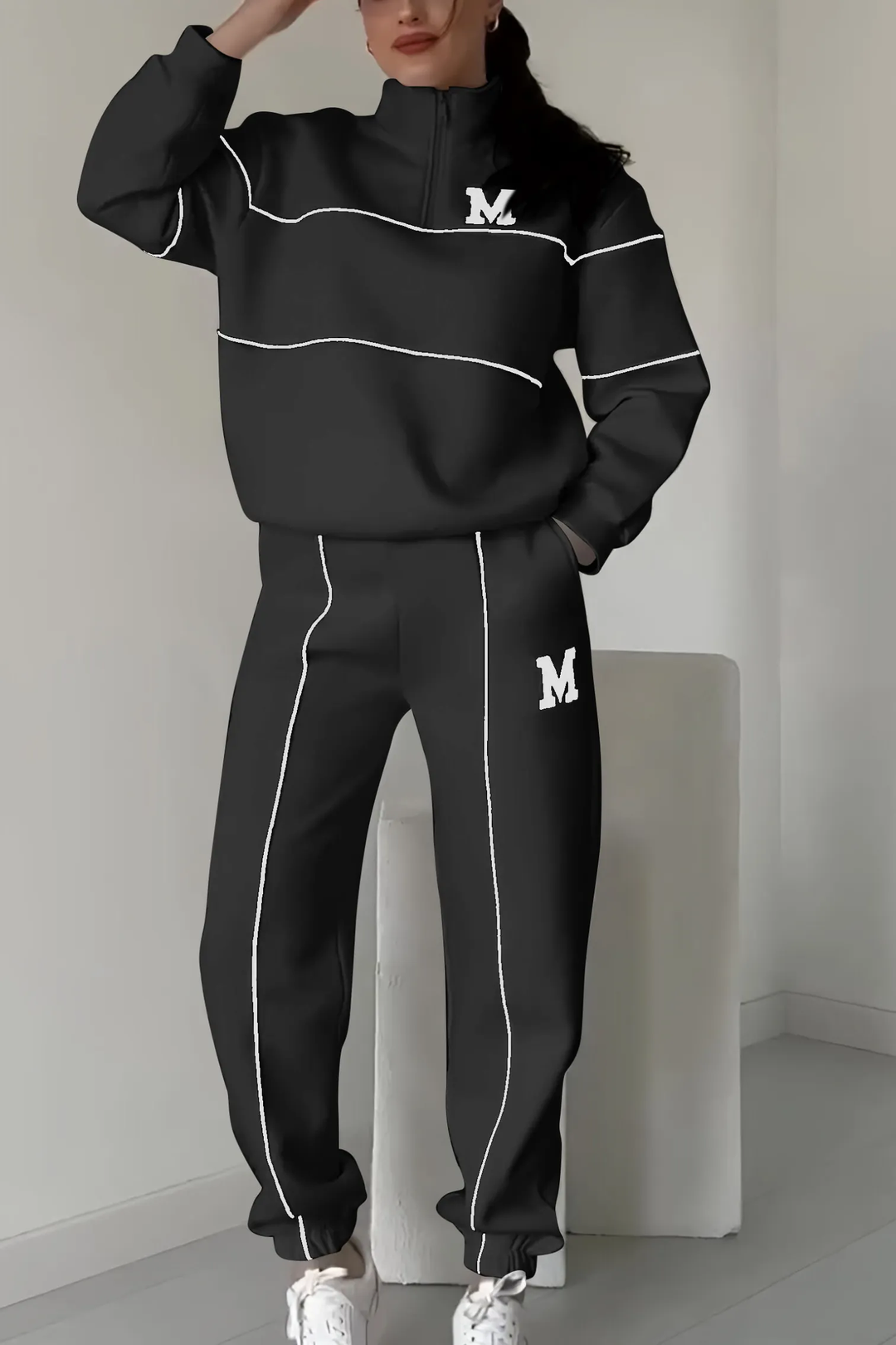 Ensemble pour femmes avec pull à demi-zip et pantalon de jogging avec bandes contrastées