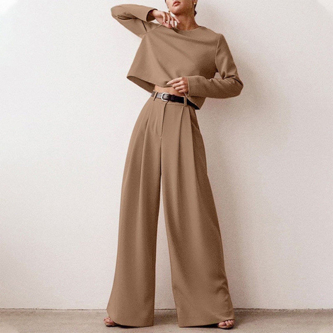 Ensemble femme avec t-shirt à manches longues et pantalon