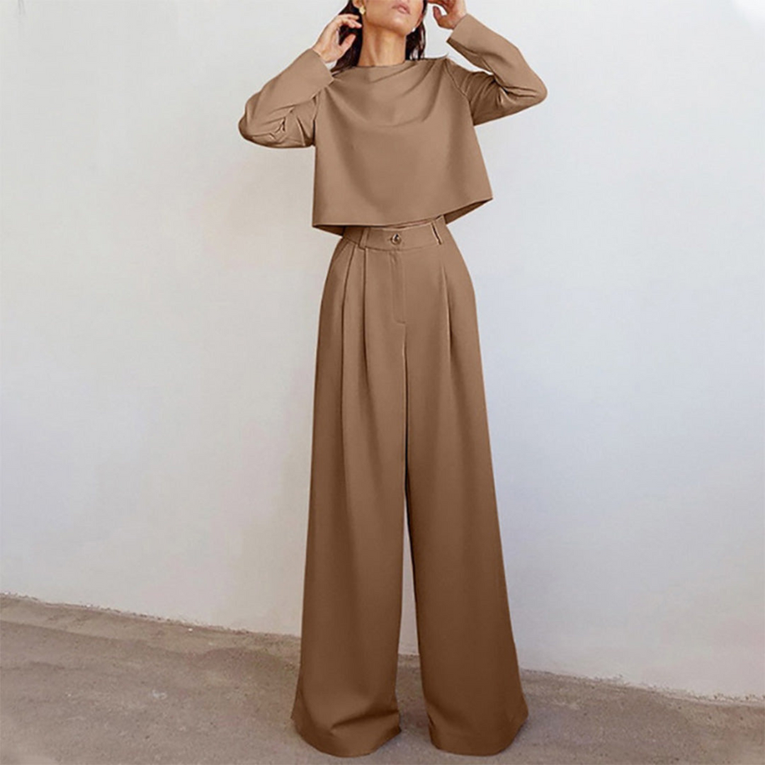 Ensemble femme avec t-shirt à manches longues et pantalon