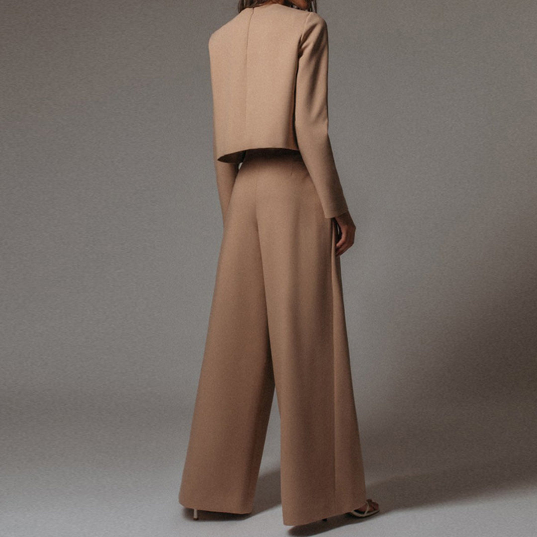 Ensemble femme avec t-shirt à manches longues et pantalon