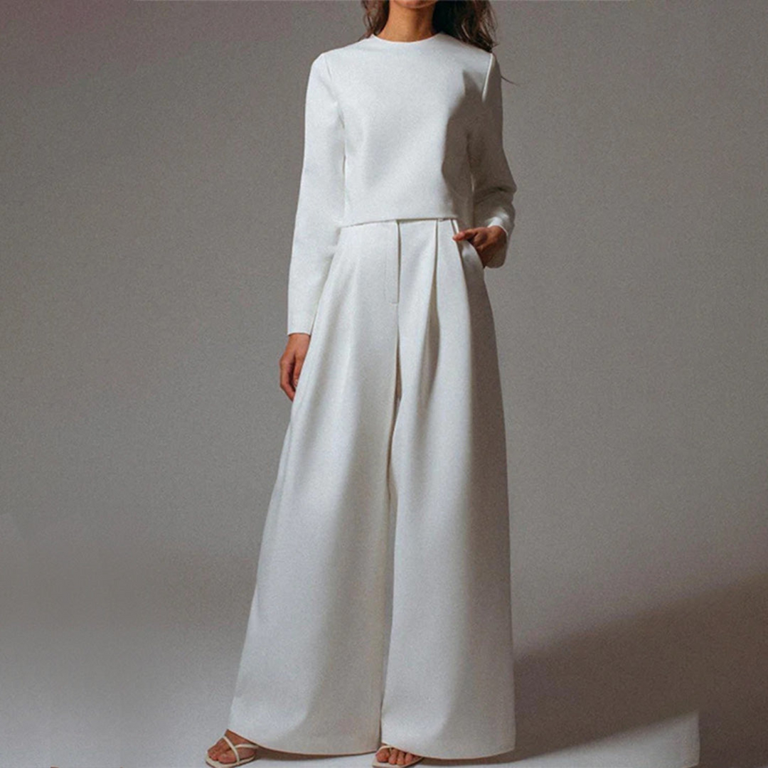 Ensemble femme avec t-shirt à manches longues et pantalon
