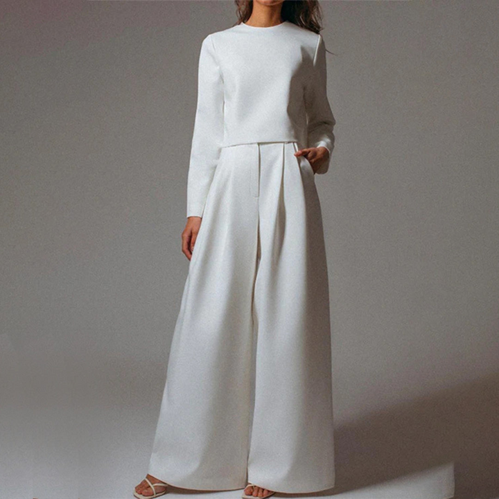 Ensemble femme avec t-shirt à manches longues et pantalon