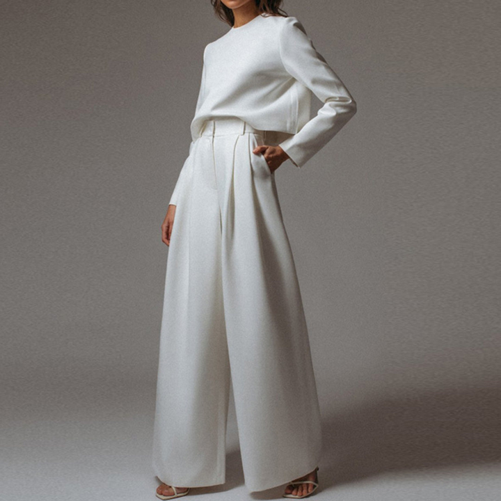 Ensemble femme avec t-shirt à manches longues et pantalon