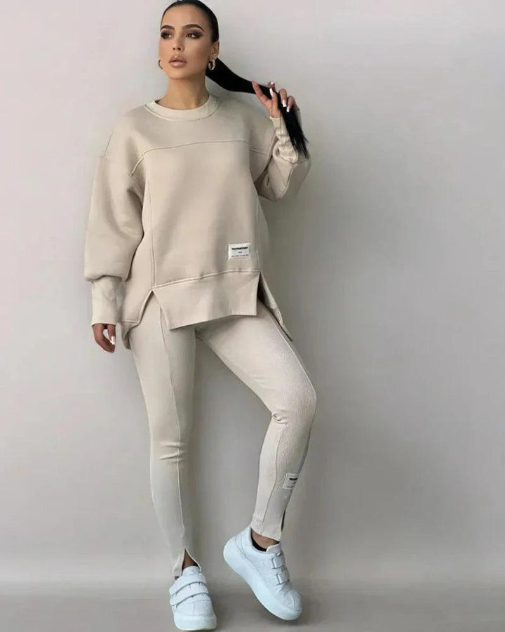 Ensemble femme avec pull à col rond et leggings avec poche kangourou