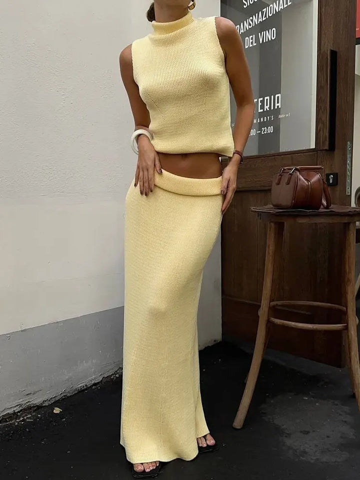 Ensemble tricot femme avec top sans manches col roulé et jupe maxi