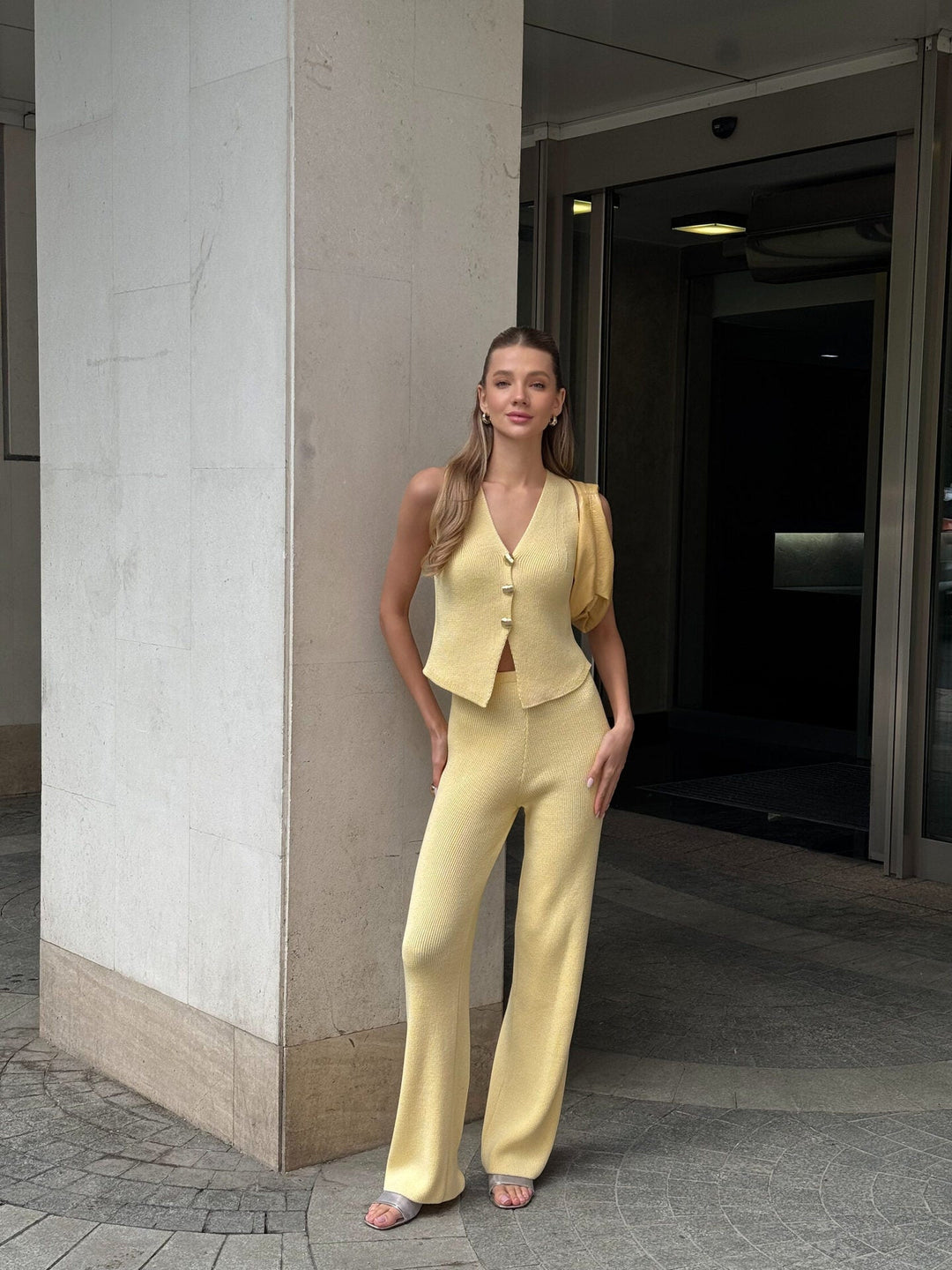Ensemble Tricot Femme avec Gilet Sans Manches et Pantalon Largement Évasé