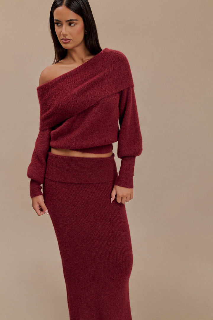 Ensemble tricot femme avec décolleté off-shoulder, manches longues et jupe maxi