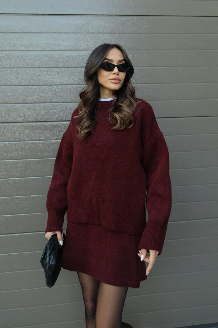 Ensemble en tricot pour femmes avec pull à col rond et mini-jupe avec bords côtelés
