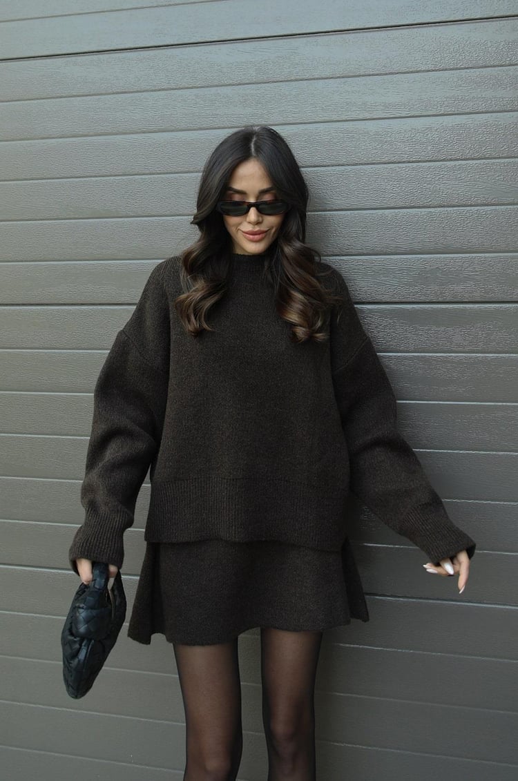 Ensemble Tricot Femme avec Pull Col Rond et Mini Jupe avec Bords Côtelés