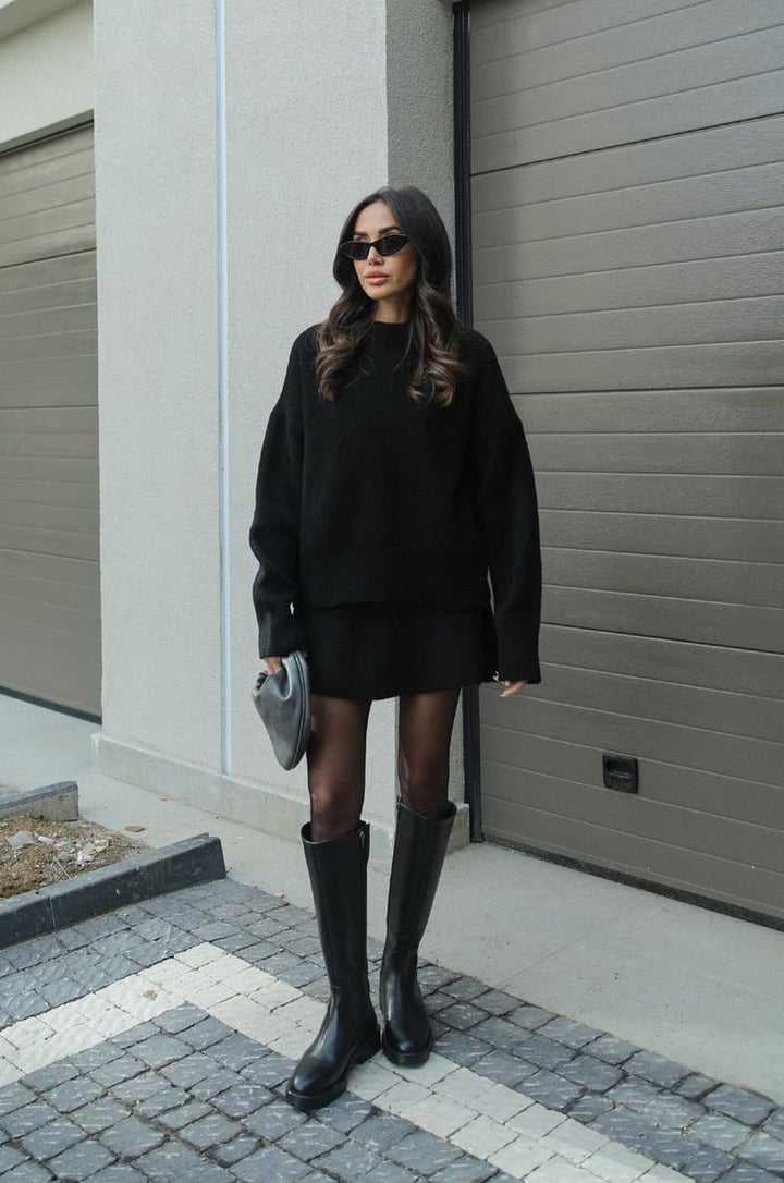 Ensemble en tricot pour femmes avec pull à col rond et mini-jupe avec bords côtelés