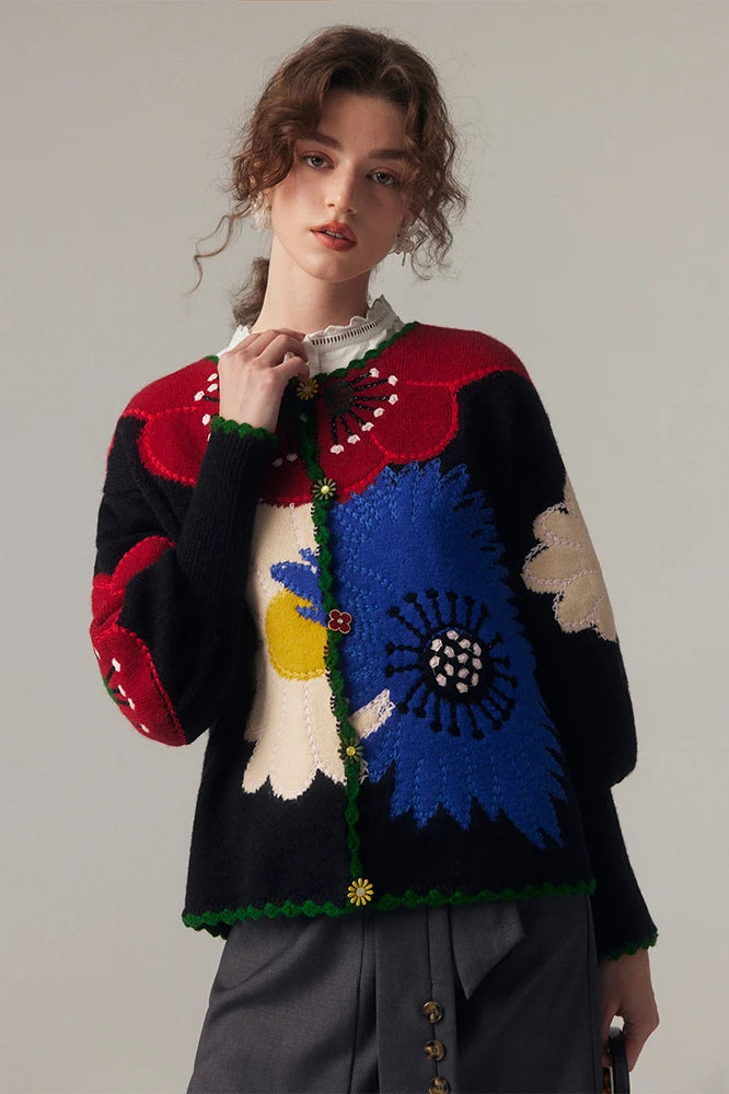 Gilet pour femmes avec boutonnière et motif floral en relief ainsi que bord en arc