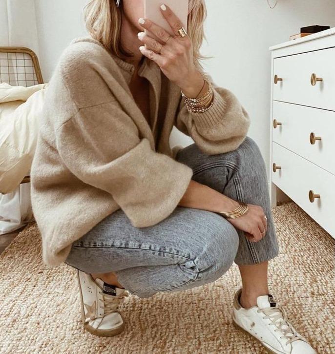 Cardigan pour femmes avec boutonnière, décolleté en V et manches longues