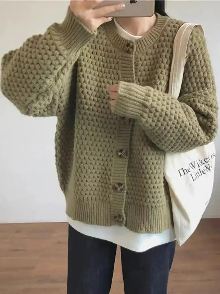 Veste en tricot pour femmes avec col rond, fermeture à boutons, manches ballon et motif structuré