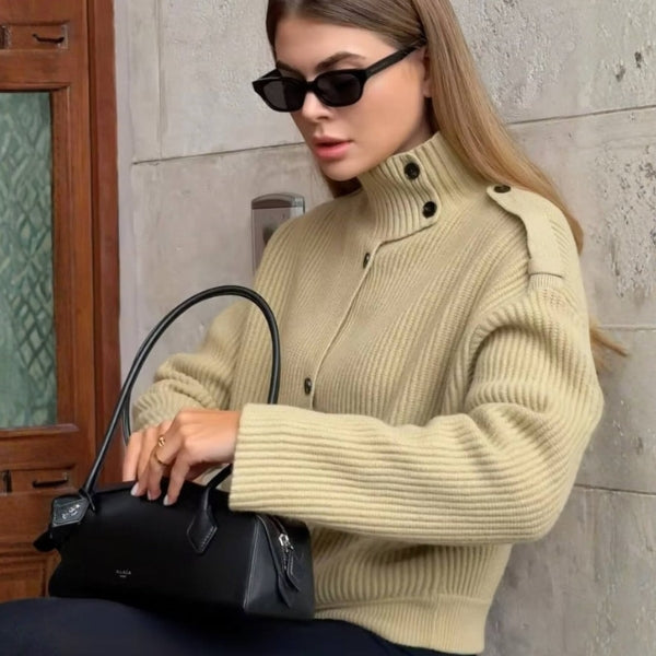Gilet pour femmes avec col montant, patte de boutonnage et manches longues