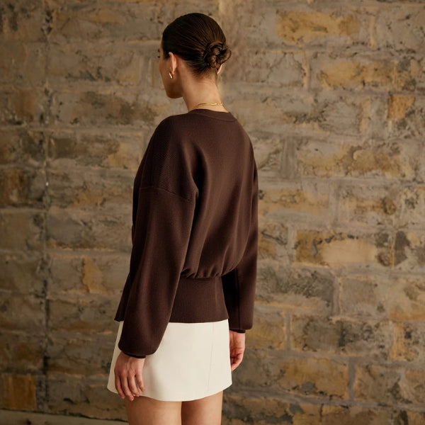 Cardigan pour femmes avec décolleté en V, fermeture à boutons et manches longues