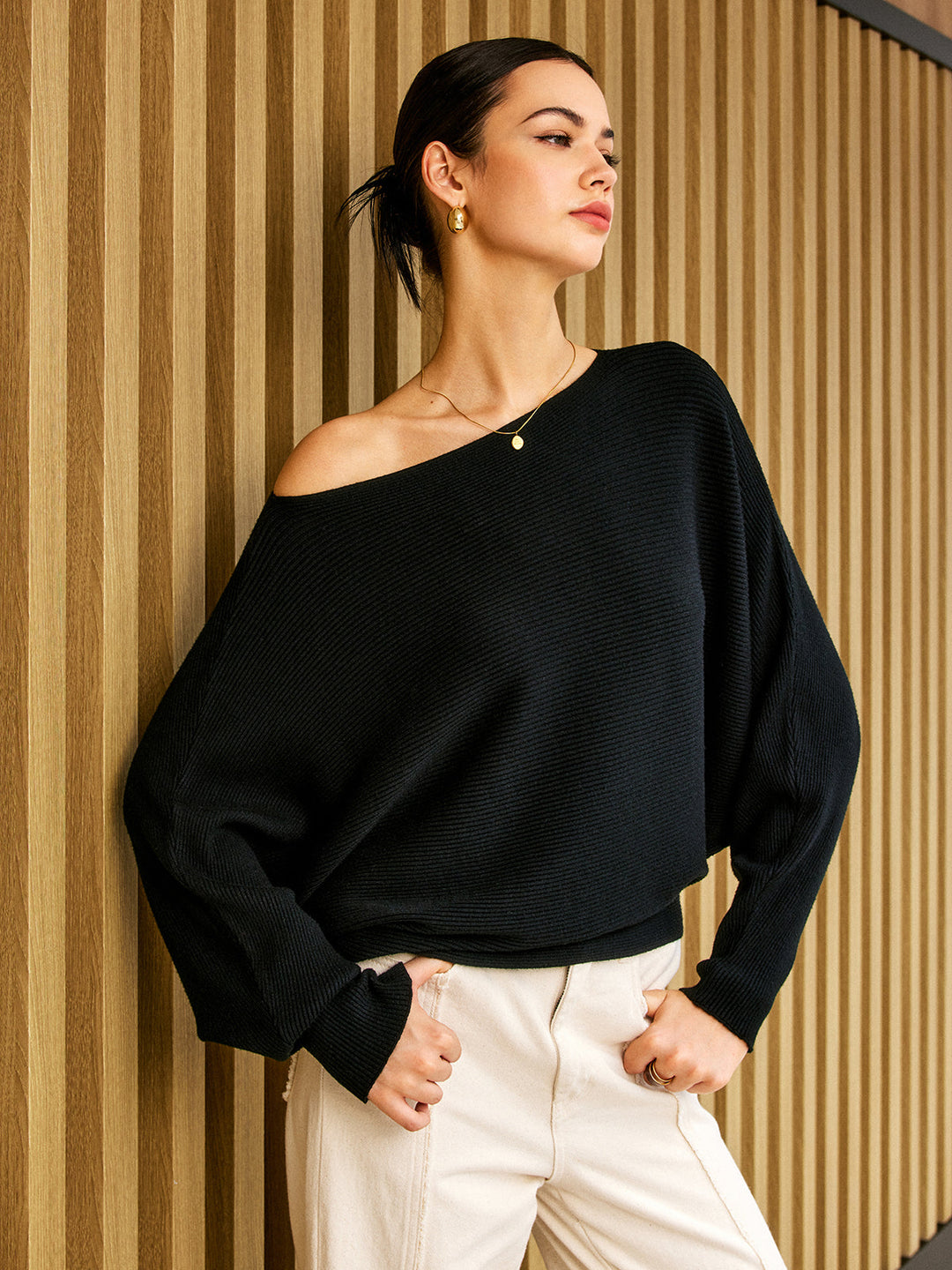 Pull en tricot pour femmes avec décolleté asymétrique et manches chauve-souris