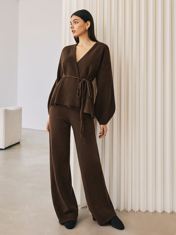Ensemble tricot femme avec haut à enroulement et ceinture nouée ainsi que jambe large