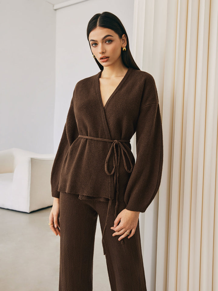 Ensemble tricot femme avec haut à enroulement et ceinture nouée ainsi que jambe large