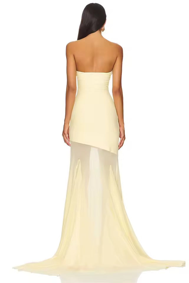 Robe maxi sans bretelles pour femmes avec insert transparent asymétrique et ourlet évasé