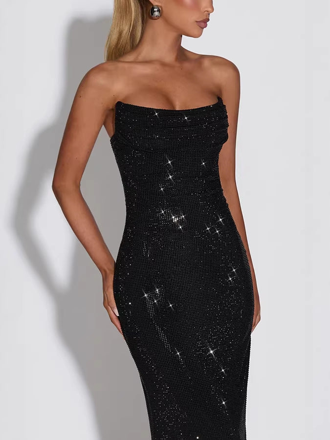 Robe maxi sans bretelles pour femmes avec décolleté en cowl et ornements en strass