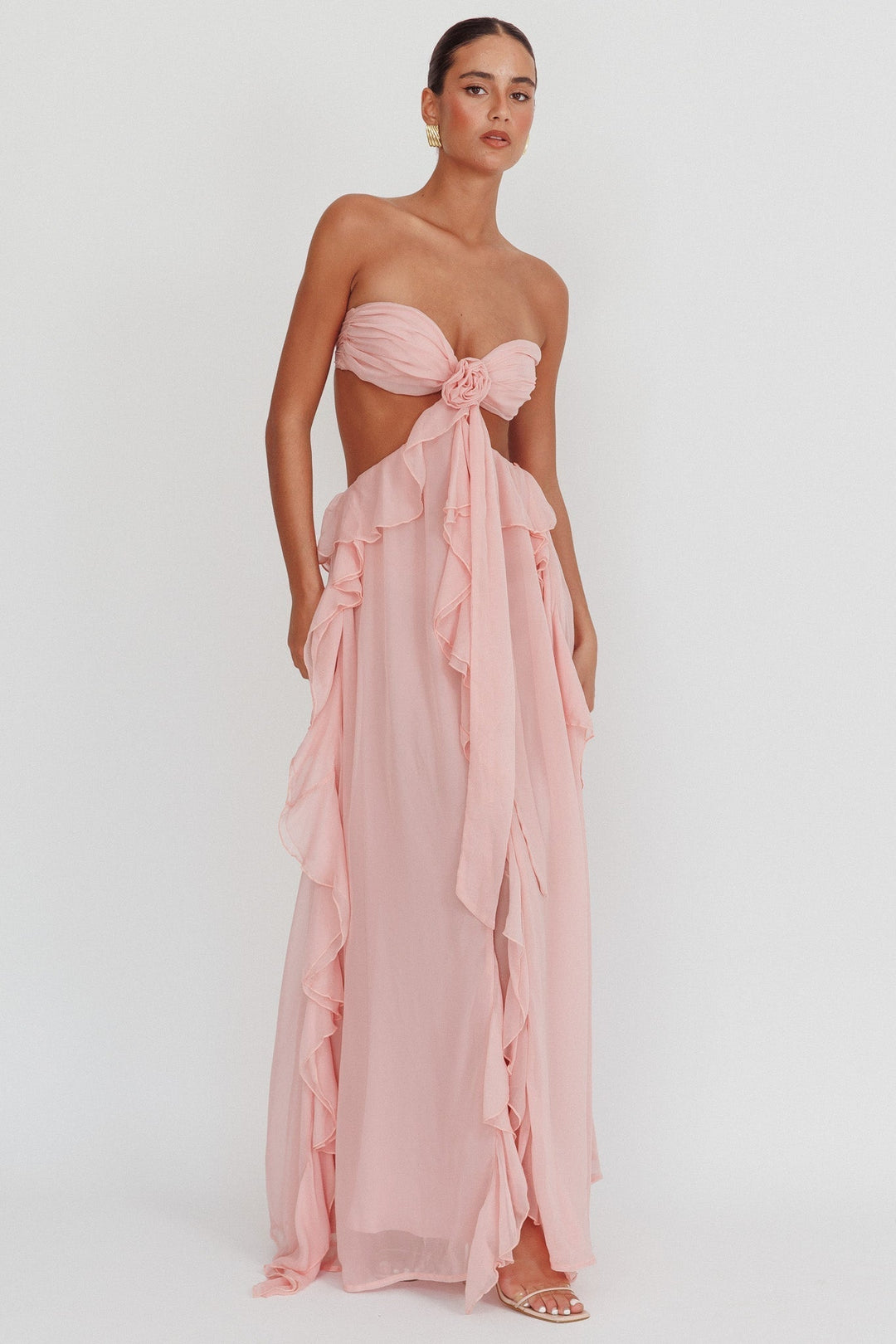 Robe maxi sans bretelles pour femmes avec décolleté taille, jupe à volants et application en rosette