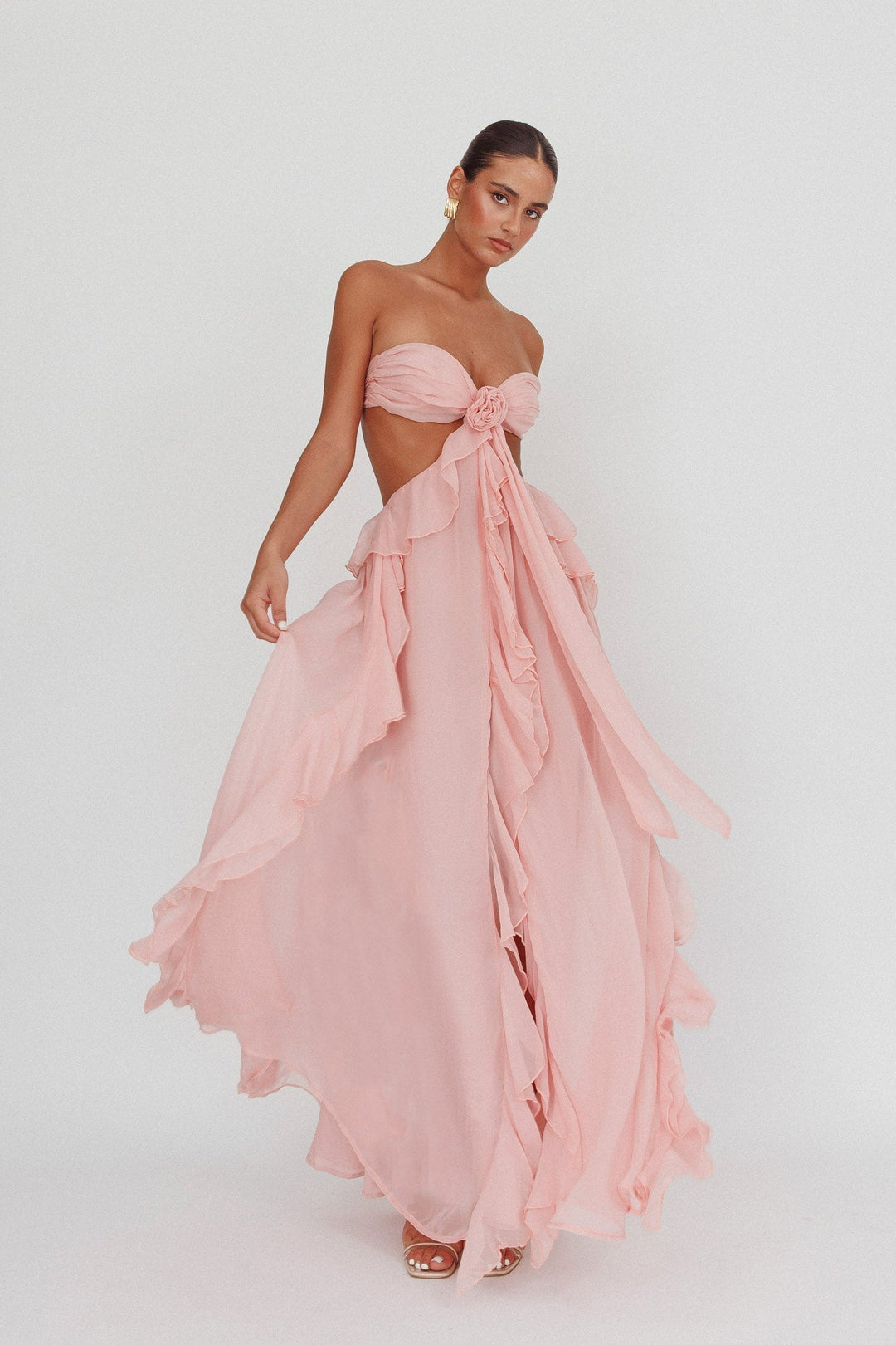 Robe maxi sans bretelles pour femmes avec décolleté taille, jupe à volants et application en rosette