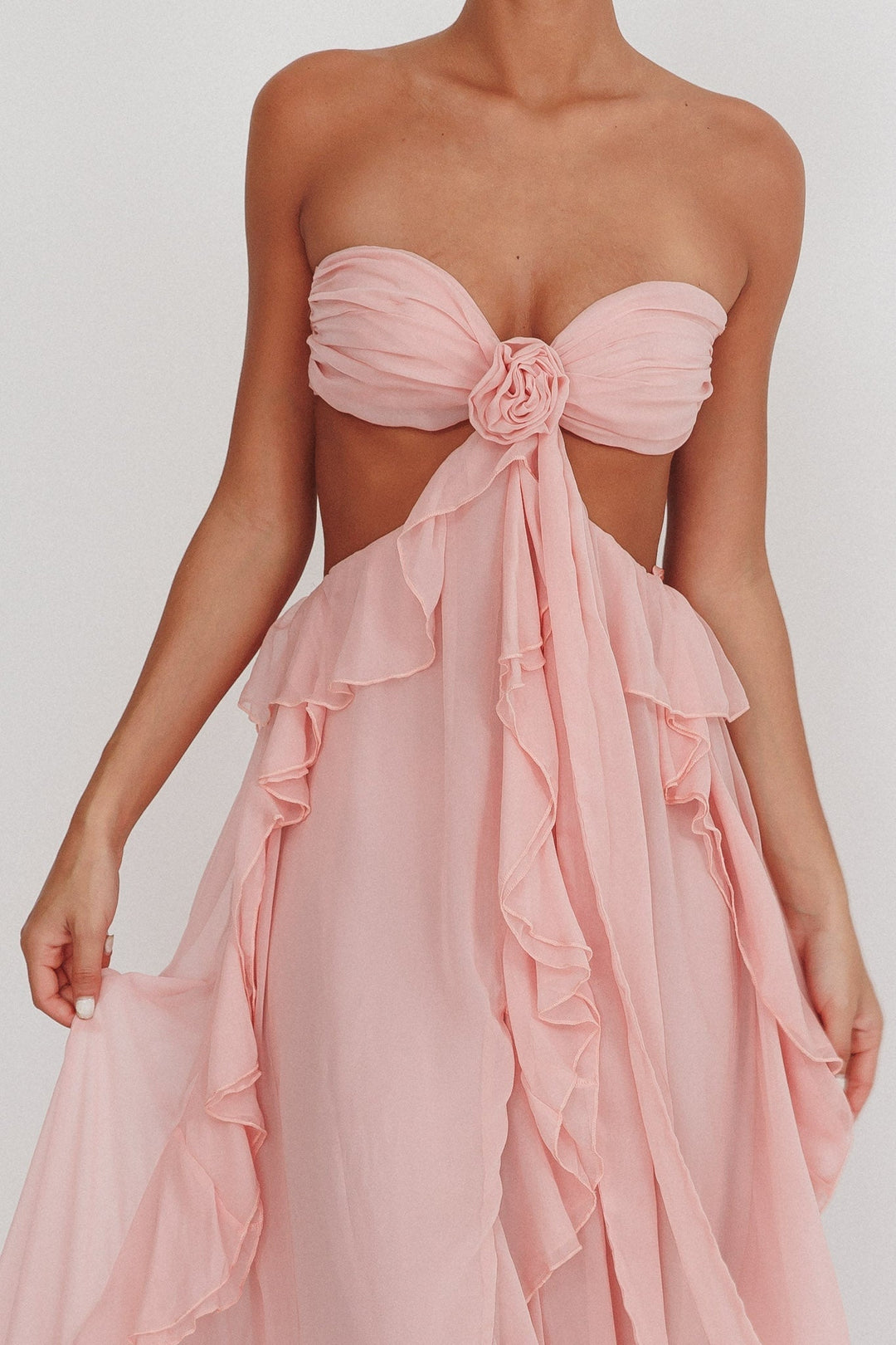 Robe maxi sans bretelles pour femmes avec décolleté taille, jupe à volants et application en rosette