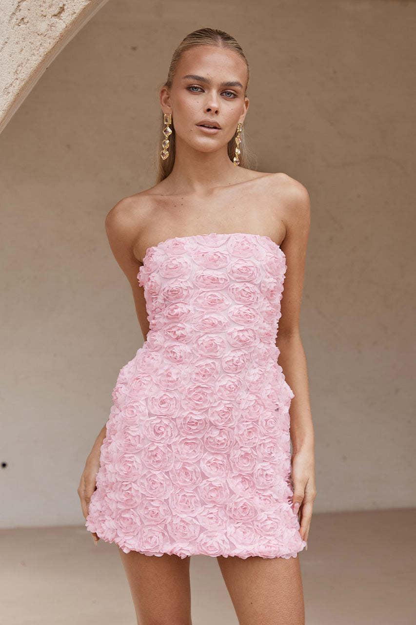 Robe mini sans bretelles pour femmes avec des appliqués en rosettes sur toute la robe
