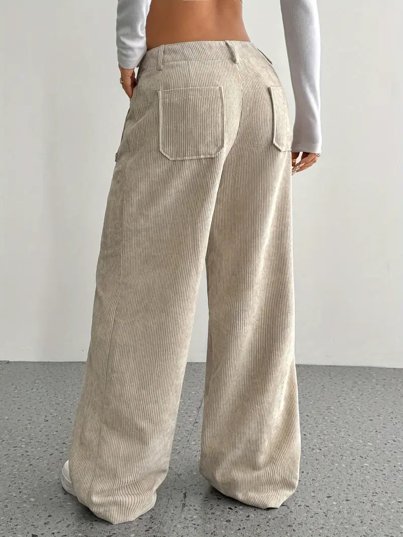Pantalon large pour femmes avec taille haute, fermeture à bouton et poches plaquées