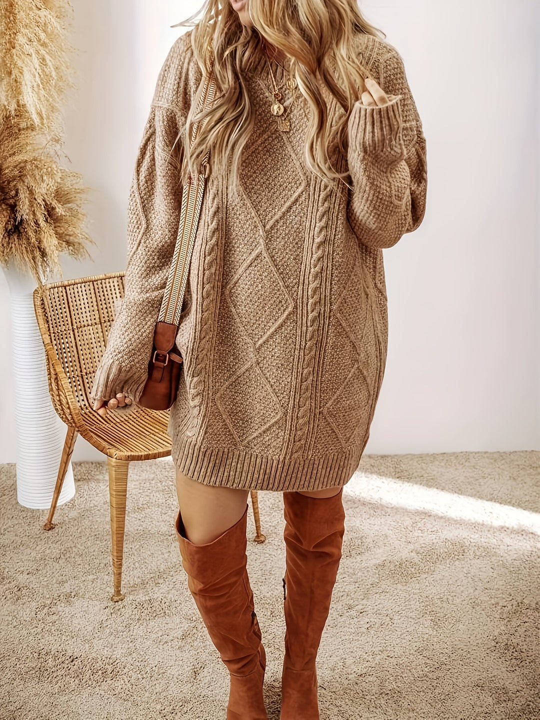 Robe en tricot à motif torsadé pour femmes avec décolleté en V et épaules tombantes