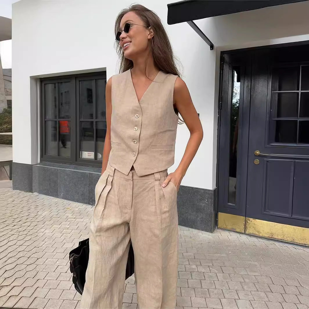 Ensemble deux pièces pour femmes avec haut sans manches, décolleté en V, patte de boutonnage et pantalon large
