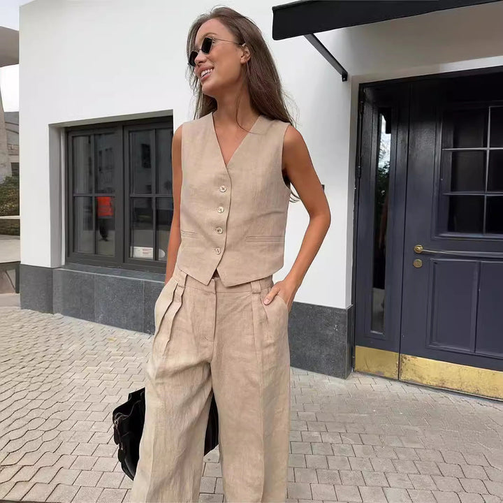 Ensemble deux pièces pour femmes avec haut sans manches, décolleté en V, patte de boutonnage et pantalon large