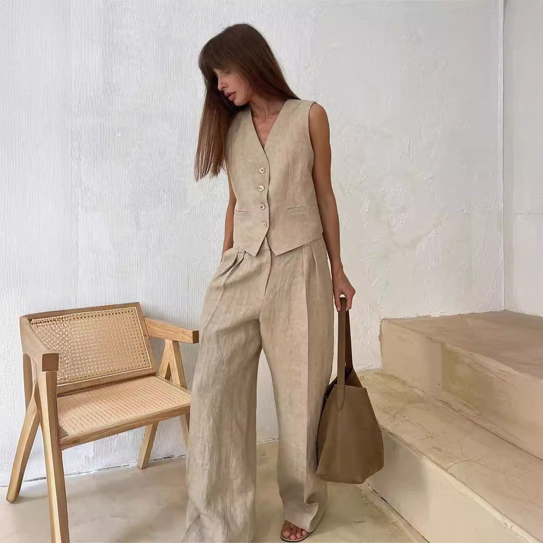 Ensemble deux pièces pour femmes avec haut sans manches, décolleté en V, patte de boutonnage et pantalon large