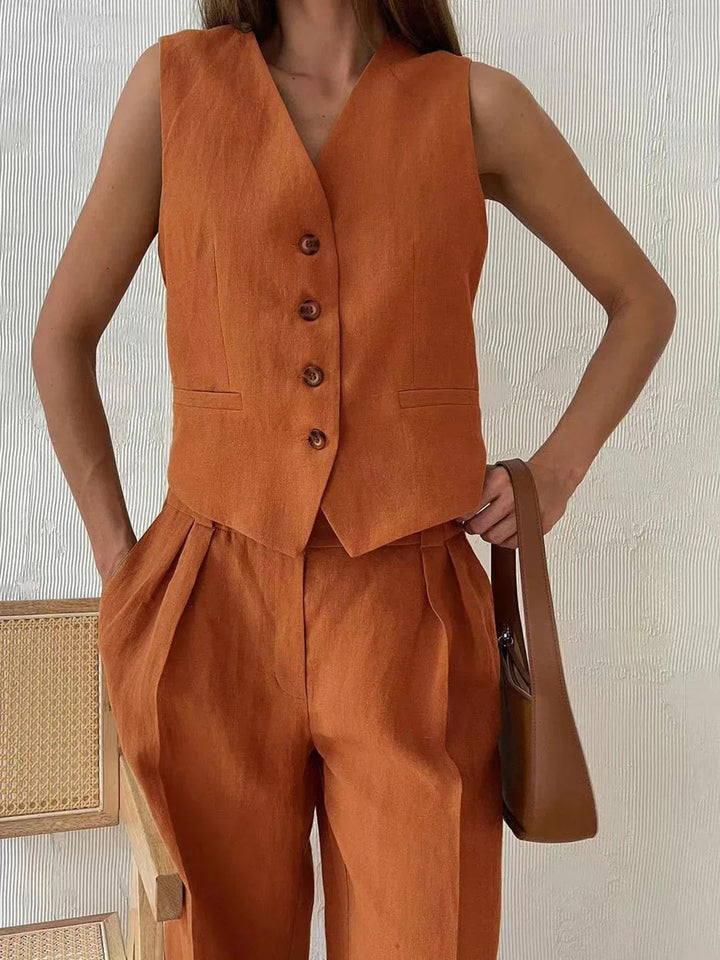 Ensemble deux pièces pour femmes avec haut sans manches, décolleté en V, patte de boutonnage et pantalon large