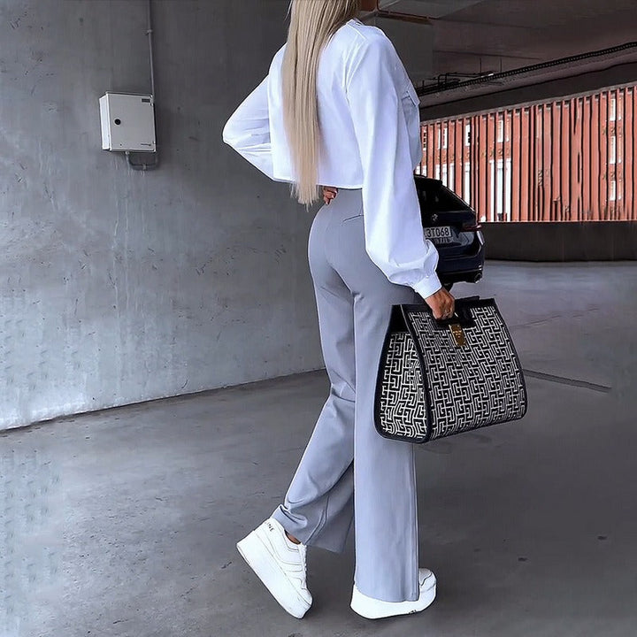 Ensemble Femme Deux Pièces avec Chemisier Court Col Chemise Poches Poitrine et Pantalon Évasé Taille Haute