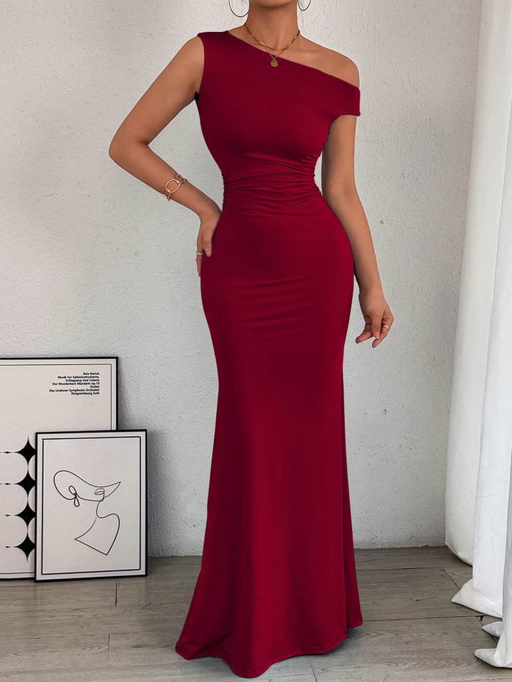 Robe longue moulante asymétrique plissée fendue sur le côté taille haute, asymétrique à une épaule, couleur unie