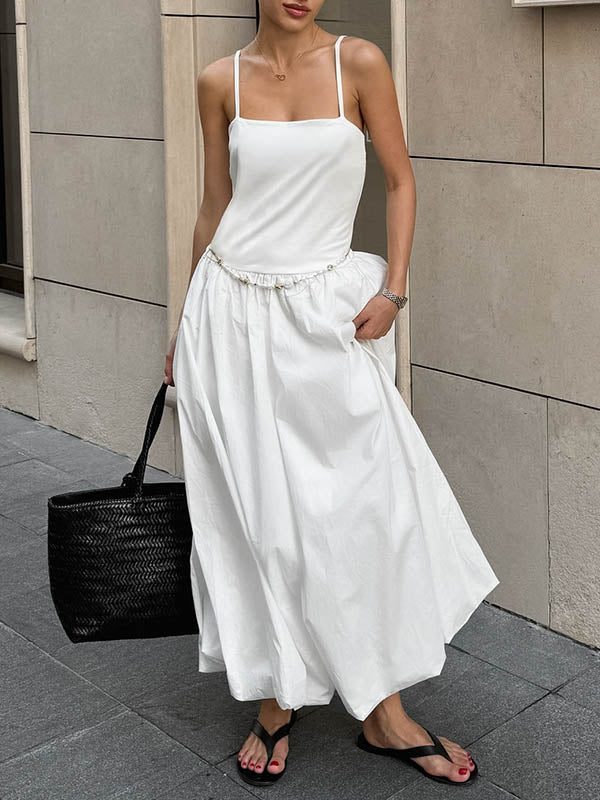 Robe mi-longue ample plissée sans manches, à empiècements, à fines bretelles, couleur unie