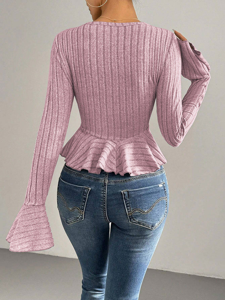 T-shirt boutonné volanté à manches évasées, à manches longues, à empiècements, à décolleté en V profond, couleur unie