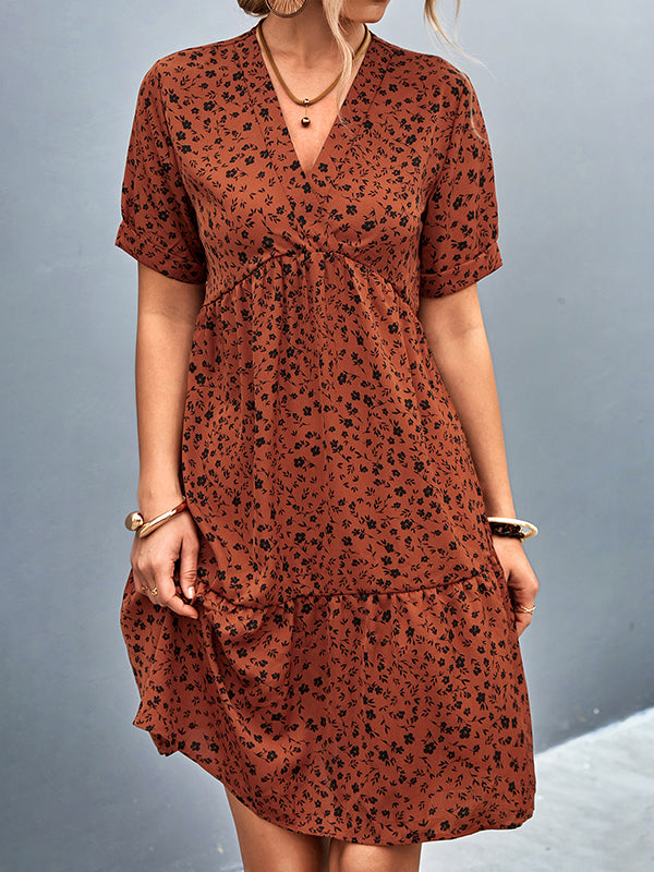 Robe courte à manches courtes, à imprimé floral, à empiècements, à col en V