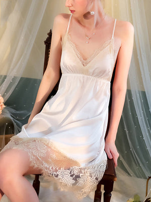 Nuisette en dentelle dos nu à fines bretelles