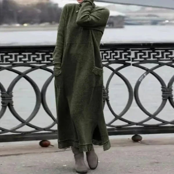 SVEA - ROBE LONGUE EN MAILLE AVEC UNE COUPE LÉGÈRE
