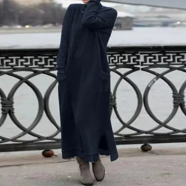 SVEA - ROBE LONGUE EN MAILLE AVEC UNE COUPE LÉGÈRE