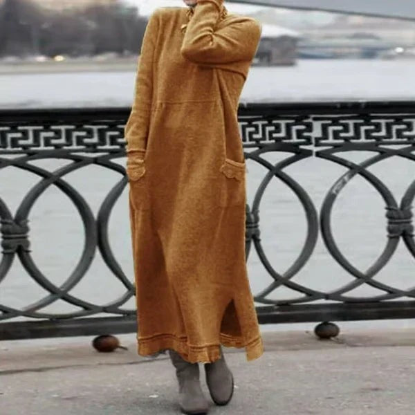 SVEA - ROBE LONGUE EN MAILLE AVEC UNE COUPE LÉGÈRE