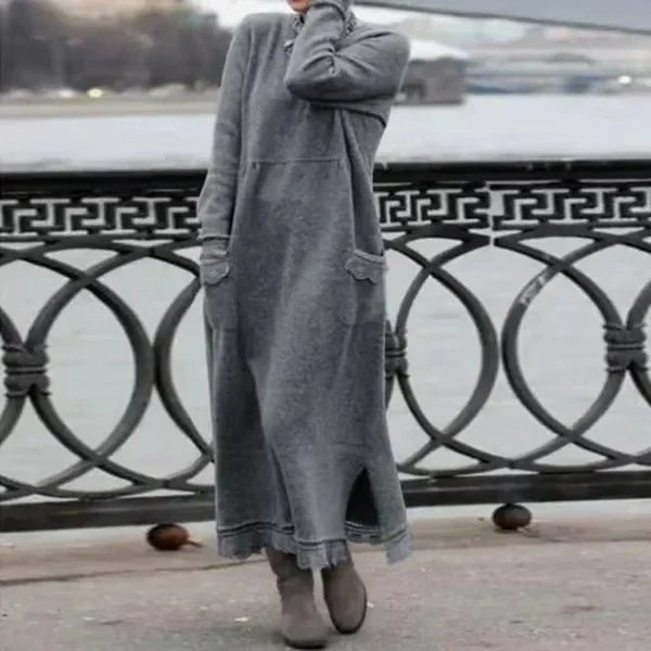 SVEA - ROBE LONGUE EN MAILLE AVEC UNE COUPE LÉGÈRE